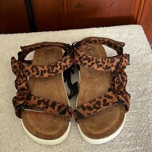 Wonder Nation NWT Leopard Print Bow Side Flat Form Sandal Girls Size 1